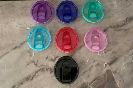 Couvercles de couleurs pour bouteilles 20 onces.